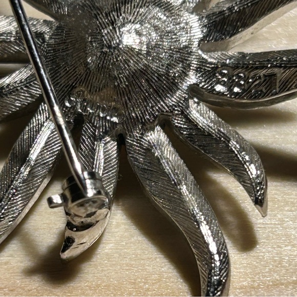 Vintage Avon Brooch - Picture 4 of 4